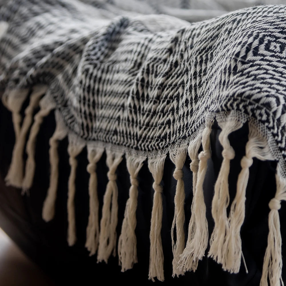 Modern simple cotton blanket large size 130x180CM with tassels soft nap blanket