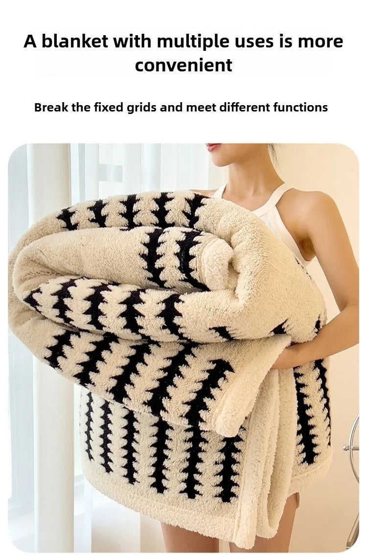 The soft Taff velvet blanket, a warm and comfortable cover blanket, suitable for office naps, bedrooms, sofas, and travel