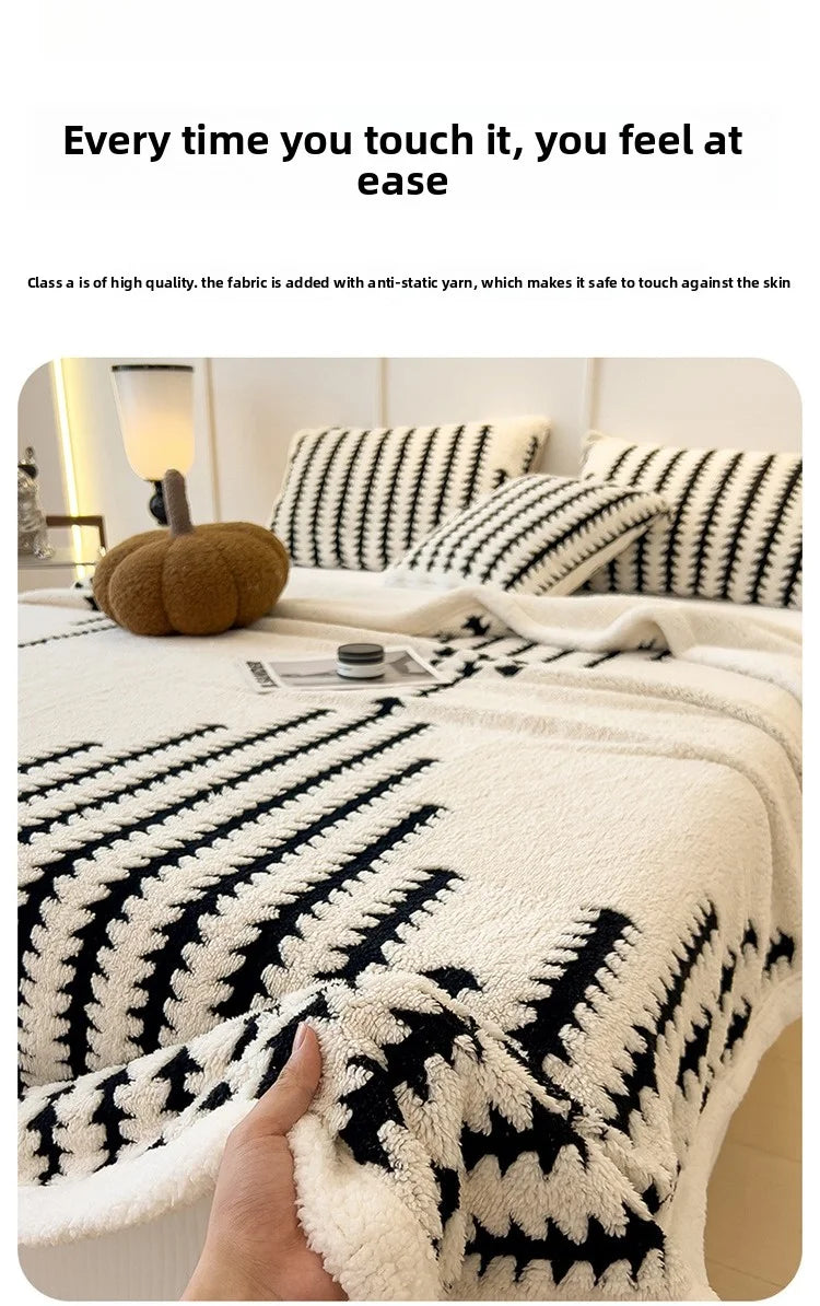 The soft Taff velvet blanket, a warm and comfortable cover blanket, suitable for office naps, bedrooms, sofas, and travel